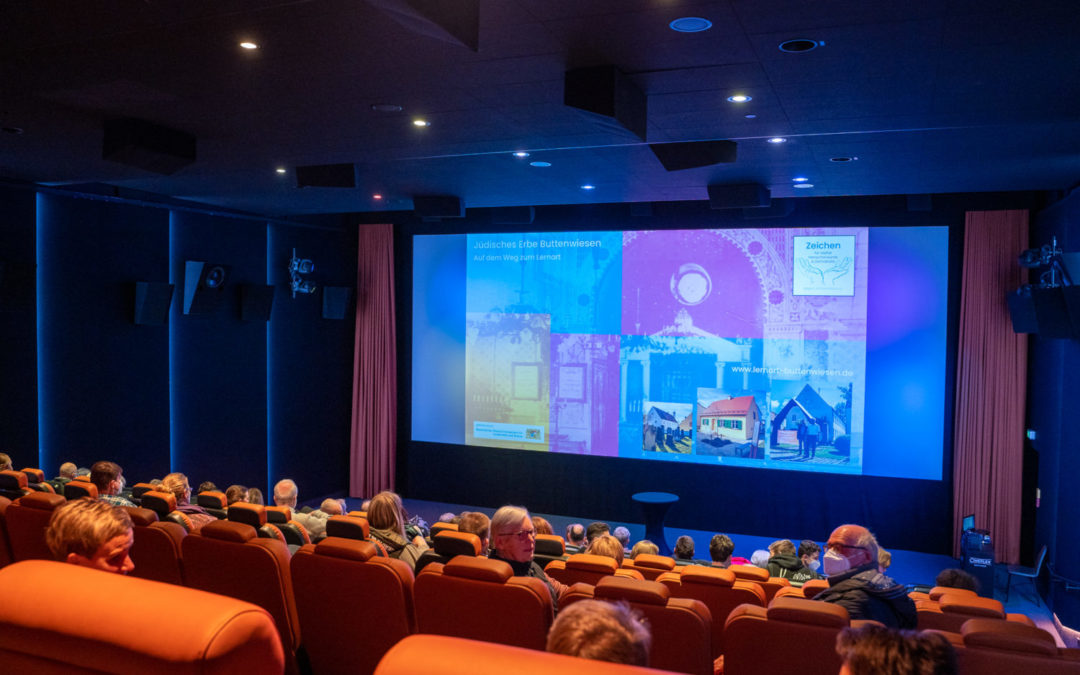Donnerstag, 17.11.2022, 19:30 Uhr Cineplex Meitingen – Großes Kino: Dokumentarfilm über den „Lernort Buttenwiesen“