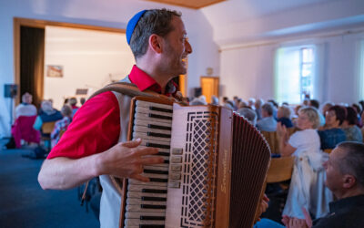 8. Themensonntag, 26.10.2025, 14 Uhr – 15 Uhr:  Der Troubadour aus Jerusalem – Yoed Sorek in der Pfarrkirche Buttenwiesen